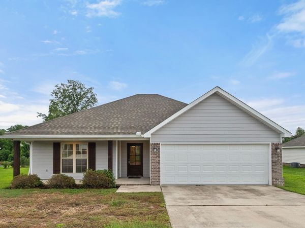 32 Cosmos, Hattiesburg, MS 39402