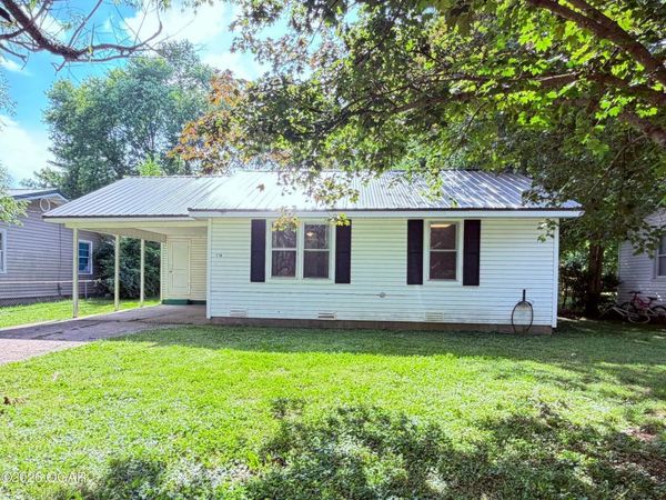 718 Gibson Avenue , Neosho, MO 64850