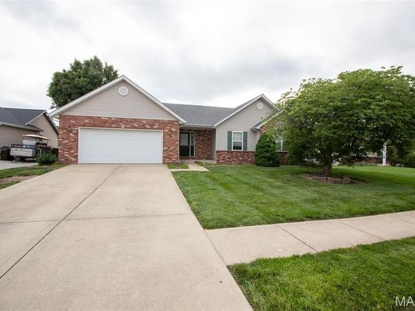 9 Pinebrooke , Troy, IL 62294