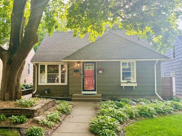 2712 Hampshire Avenue S, Saint Louis Park, MN 55426