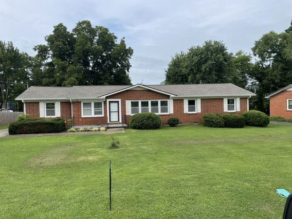 135 Bel Aire Dr, Winchester, TN 37398