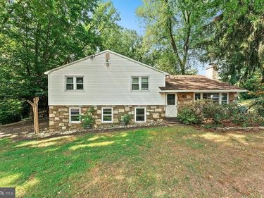 28 COUNTY LINE ROAD , HUNTINGDON VALLEY, PA 19006