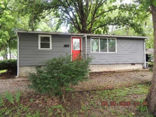 2423 S Claremont Avenue, Independence, MO 64052