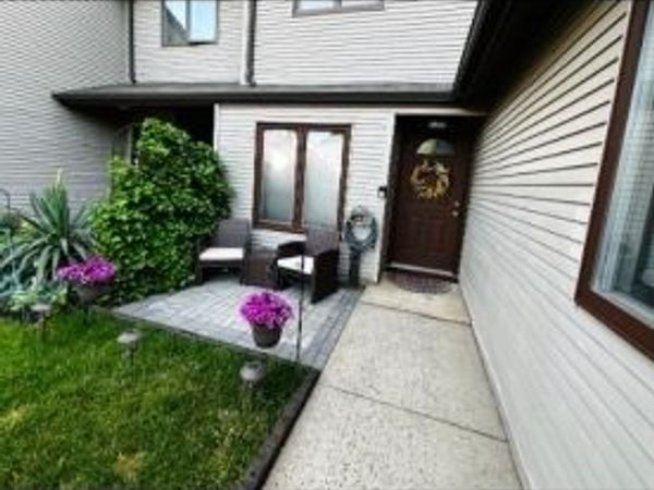 4 Peach Court, Raritan, NJ 08822