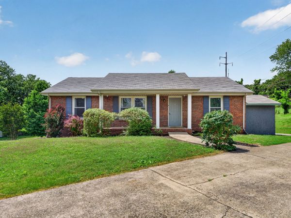 1914 Claymont Dr , Clarksville, TN 37040