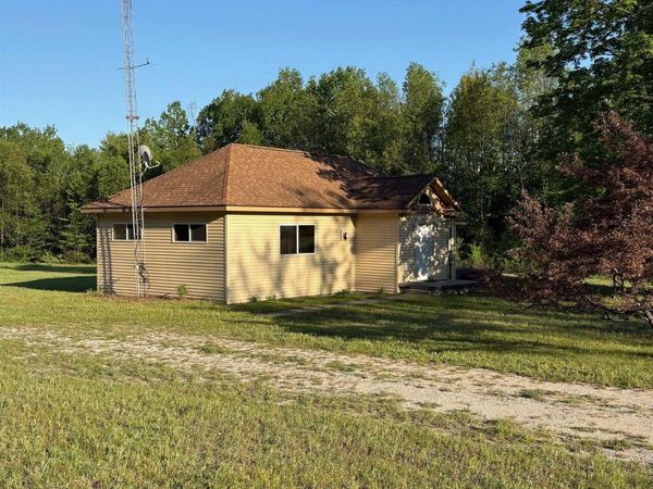 3037 Ballard Road, Benzonia, MI 49616