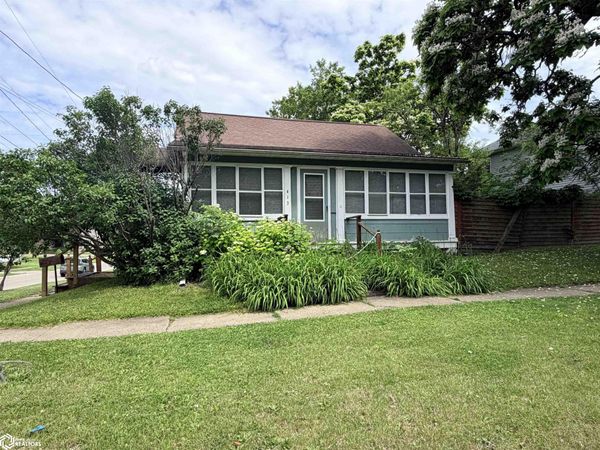 413 N B Street, Fairfield, IA 52556