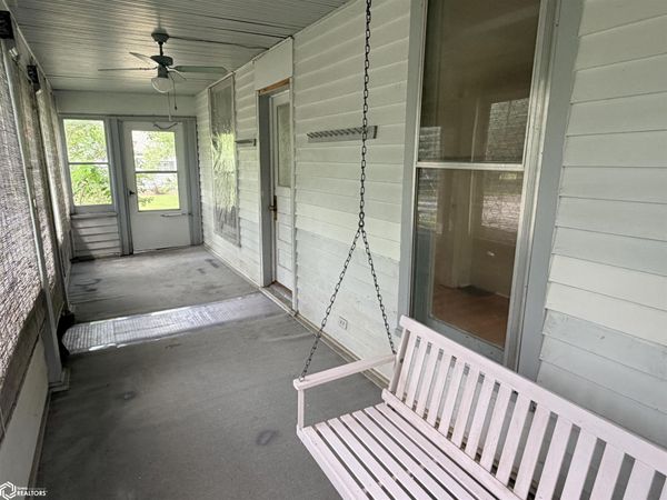 413 N B Street, Fairfield, IA 52556