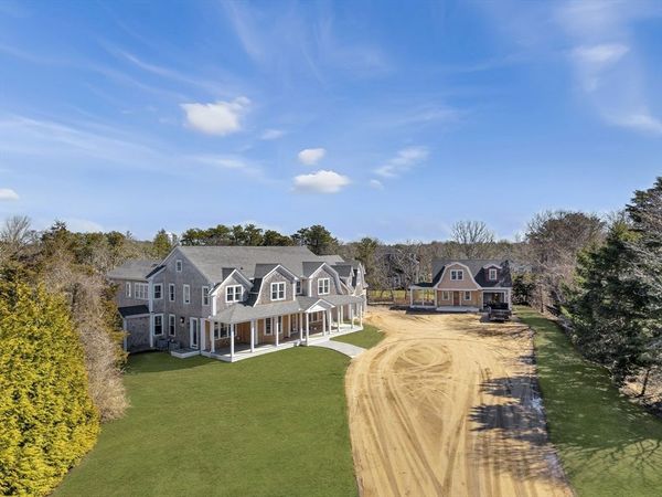 9 Suttons Way, Edgartown, MA 02539