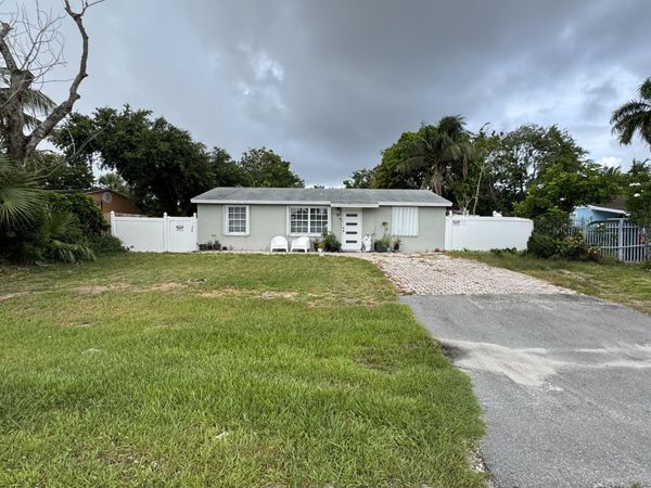 4328 Pine Street, Pine Air, FL 33406