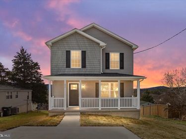 209 EAST LOCUST STREET , WOODSTOCK, VA 22664