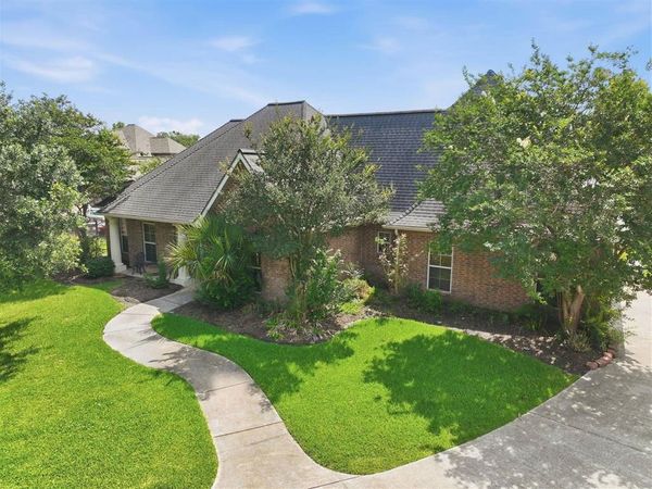 2701 Rue Cannes, Lake Charles, LA 70605