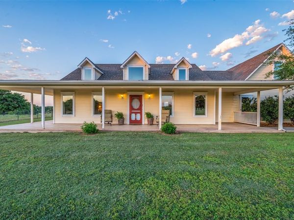 2932 S Johnson Loop, Montague, TX 76251