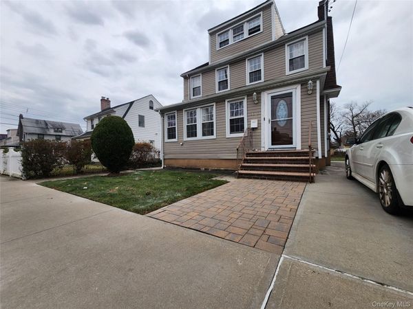 19614 104th Avenue , Saint Albans, NY 11412
