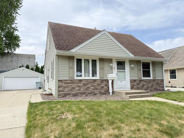 911 E Norwich STREET, Milwaukee, WI 53207