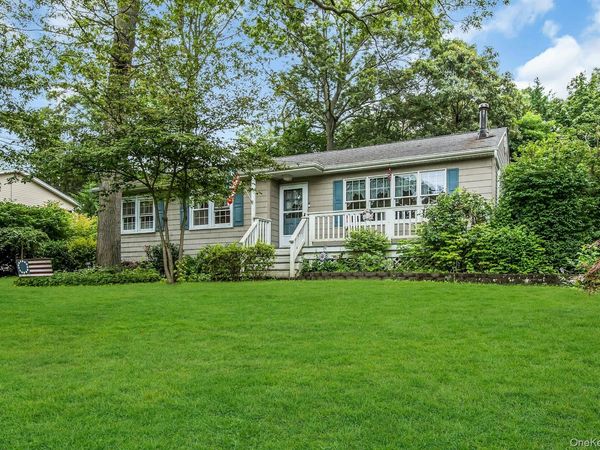 51 Arlington Road , Lake Ronkonkoma, NY 11779