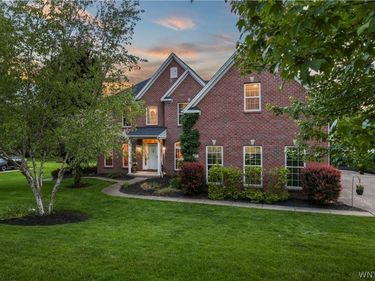 17 Nye Hill Road , East Aurora, NY 14052