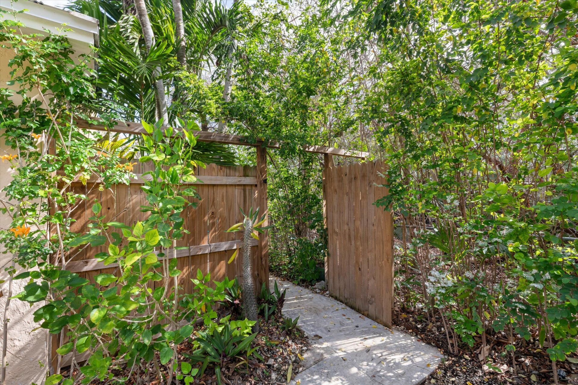 29284 Coconut Palm Drive, Big Pine Key, FL 33043 Photo