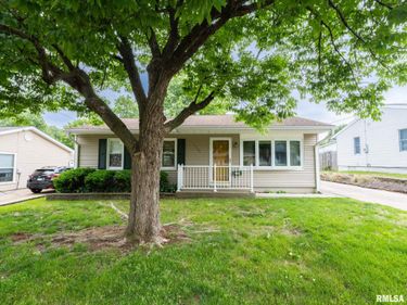 1704 ENGLEWOOD Terrace, Pekin, IL 61554