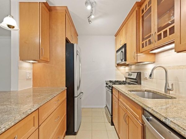 9 Hawthorne Place, Unit 2J, Boston, MA 02114