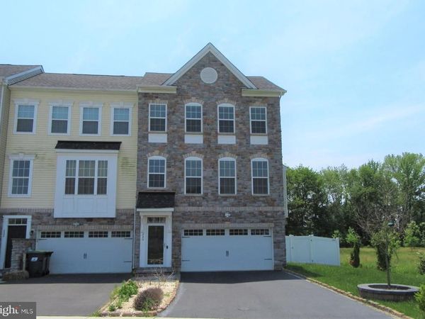 220 JENNY DRIVE , BEAR, DE 19701
