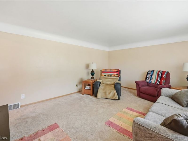 3815 Loma Vista Drive, Youngstown, OH 44511 Photo 7