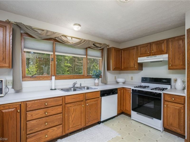 1424 Timbertop Drive , Tallmadge, OH 44278 Photo 7