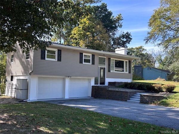 171 Roosevelt Road , Hyde Park, NY 12538