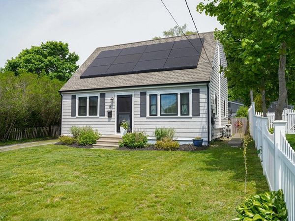 16 Dartmouth St, Barnstable, MA 02601