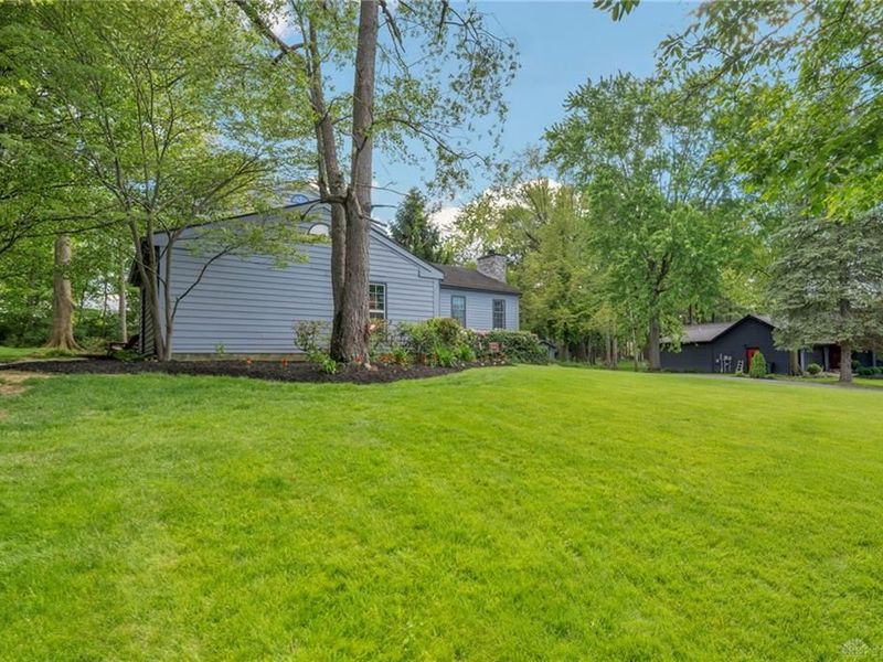 141 Camelot Drive, Urbana, OH 43078 Photo 5