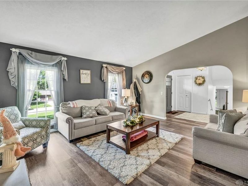 141 Camelot Drive, Urbana, OH 43078 Photo 9