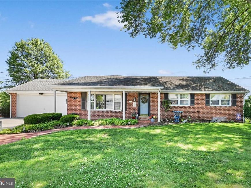 627 Pine Hill Road, Lititz, PA 17543 Main Photo
