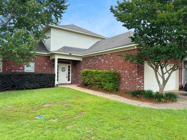 32 W Shore Dr., Hattiesburg, MS 39402