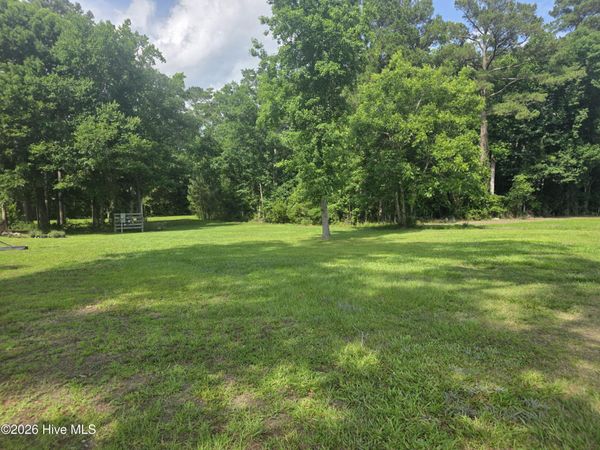 120 Schley Avenue , Lake Waccamaw, NC 28450