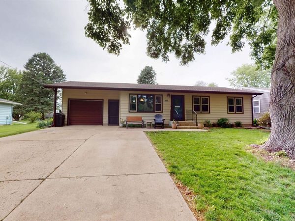 805 S Kiel, Holstein, IA 51025