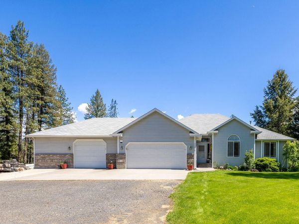 32410 N Ridge Rd, Chattaroy, WA 99003