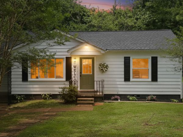 121 Turnpike Ave , Camden, TN 38320