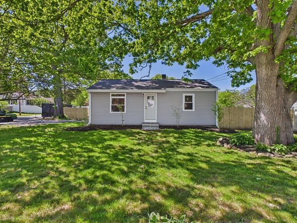 44 Wing Rd, Acushnet, MA 02743
