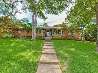 6828 Hyde Park Drive , Dallas, TX 75231