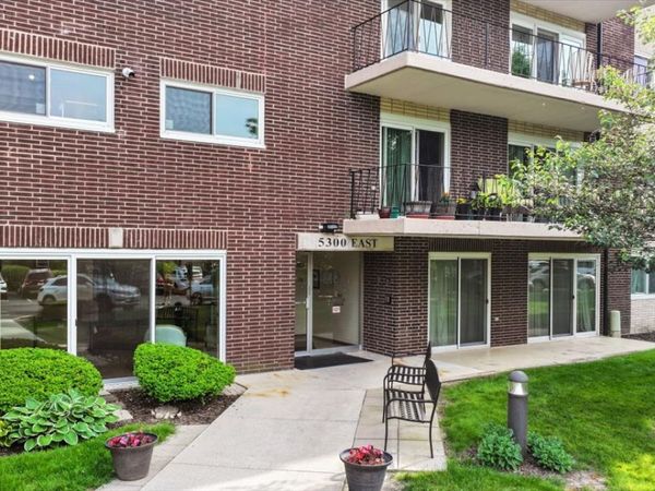 5300 Walnut Avenue , Unit 19C, Downers Grove, IL 60515