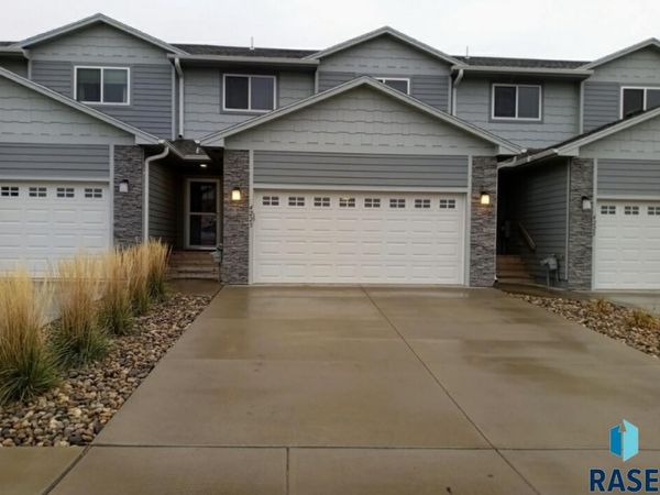 4223 Knob Hill Ct, Sioux Falls, SD 57107