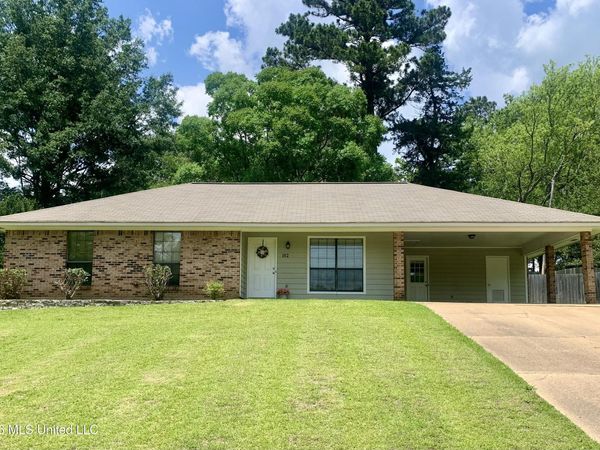 102 Mclendon Drive, Raymond, MS 39154