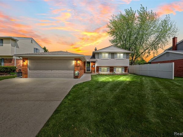 31602 Madison Avenue, Madison Heights, MI 48071