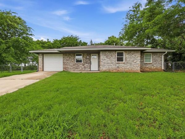 1701 Aster Street , Gainesville, TX 76240