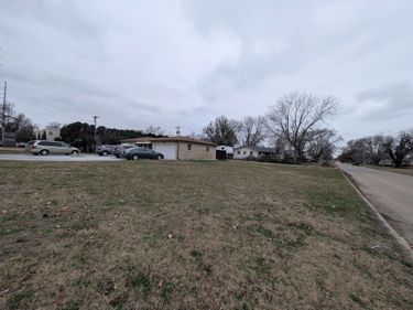 2747 S Seneca St, Wichita, KS 67217
