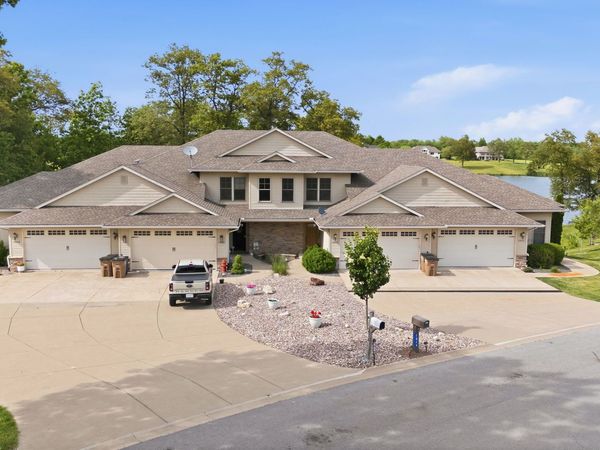 1012 Fairway Lane, Sherrard, IL 61281