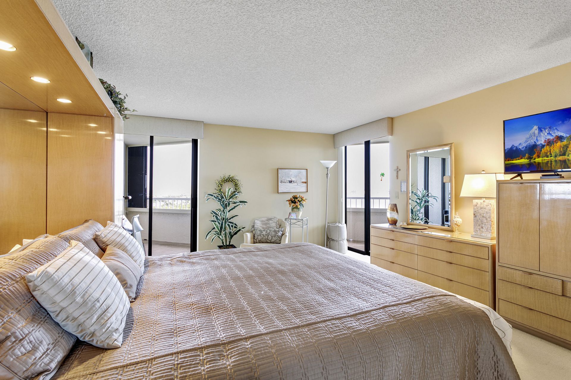 5070 N Ocean Drive, Unit 10c, Singer Island, FL 33404 Photo