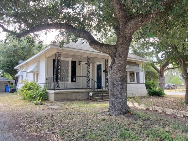 1117 W 4th ST, Taylor, TX 76574