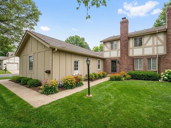 10111 EDELWEISS Circle, Merriam, KS 66203