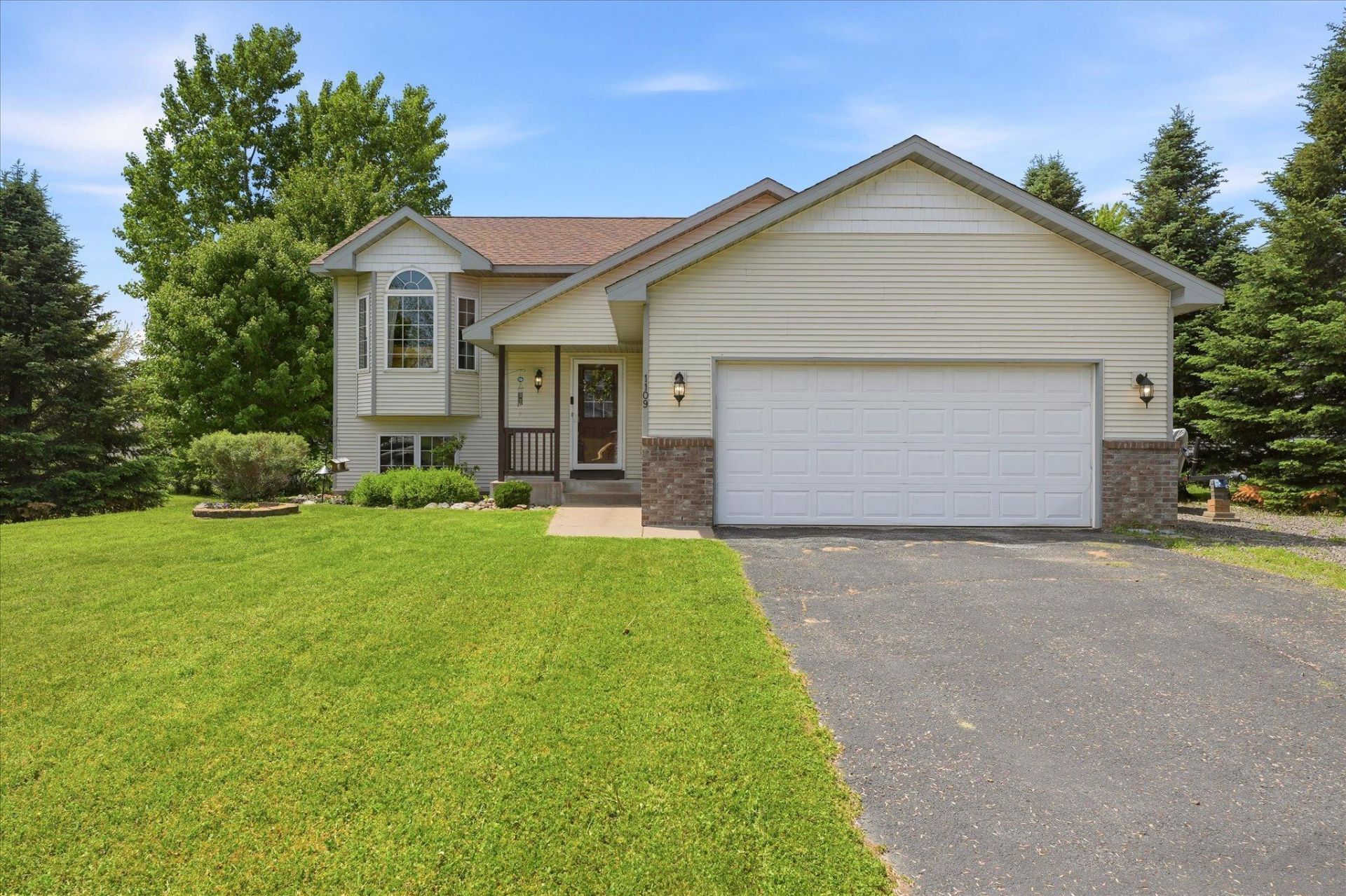 1109 Pond View Drive, Braham, MN 55006